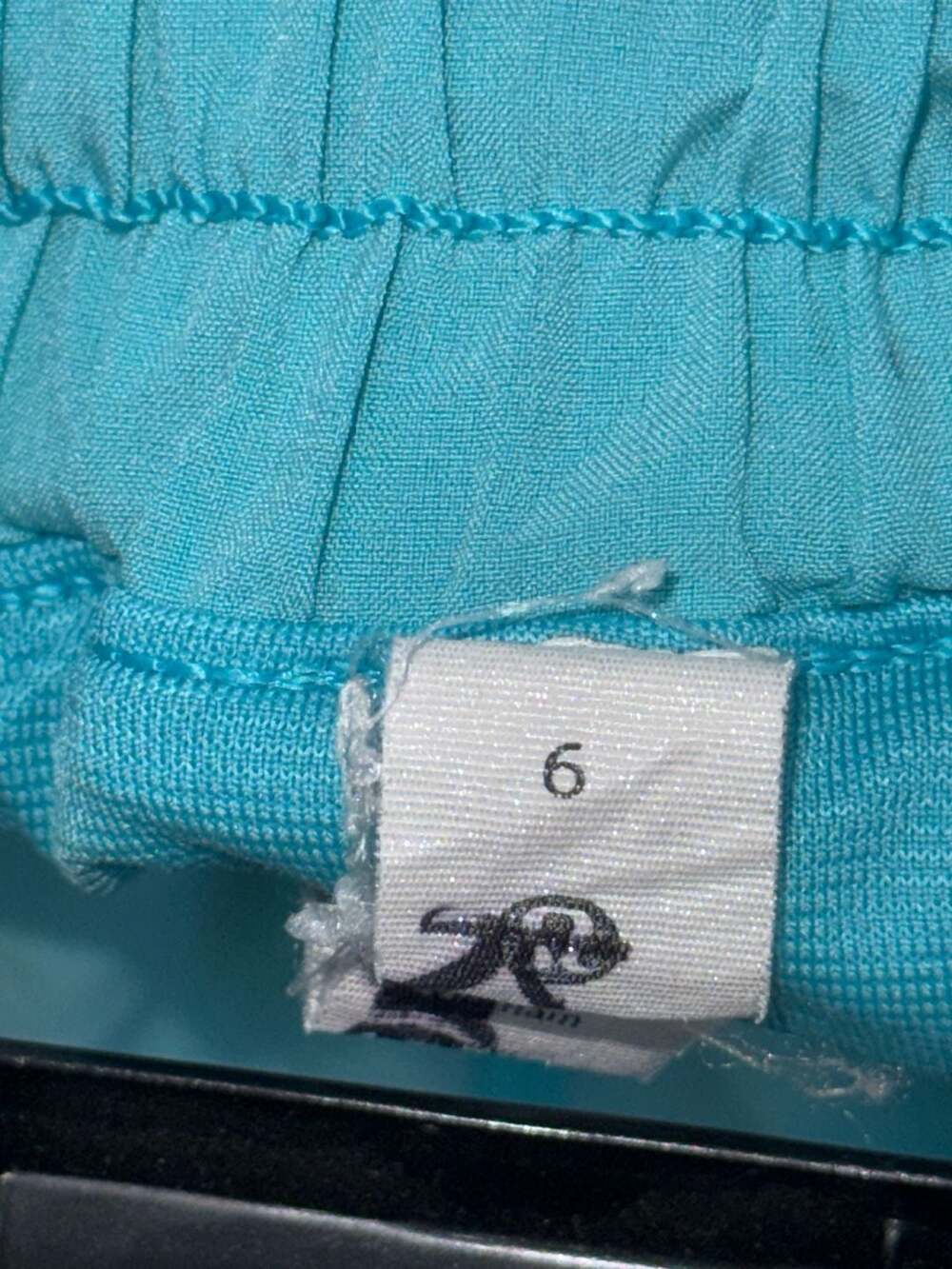 Lululemon Speed Up Mid-Rise Athletic Shorts Size 6 - Picture 3 of 6